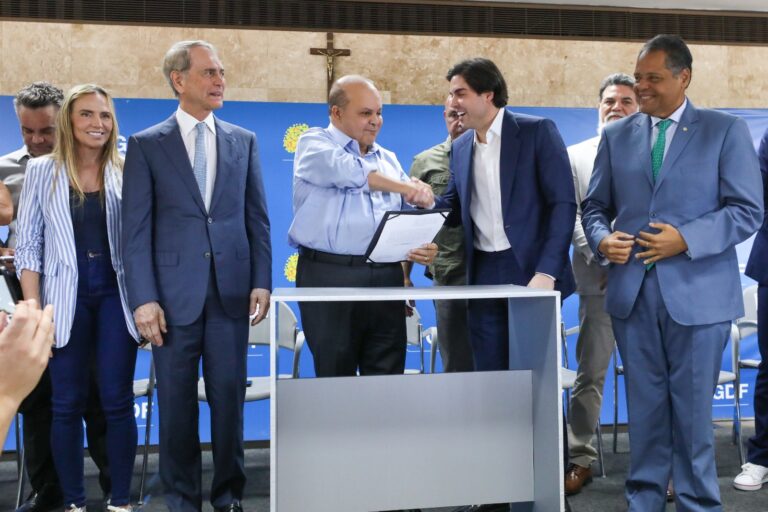 Ibaneis cria Secretaria da Juventude do DF e nomeia André Kubitschek como titular