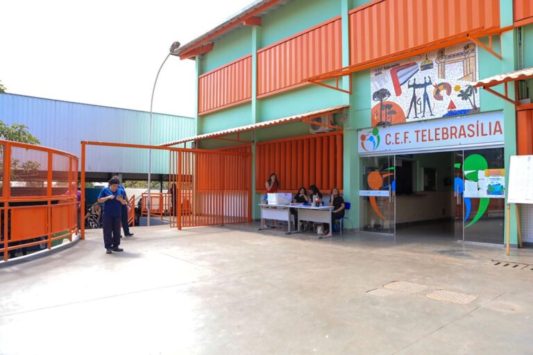 Mais de 80% da comunidade escolar aprova adesão do CEF Telebrasília ao modelo cívico-militar