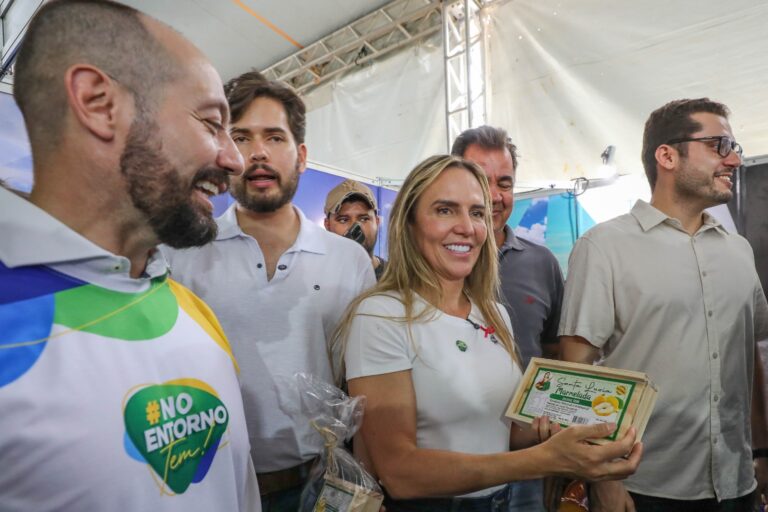 Celina Leão destaca integração entre DF e Entorno durante feira na Torre de TV