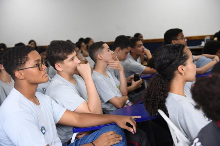 Mais de 17 mil estudantes do DF participam de ações de combate ao bullying e ao cyberbullying