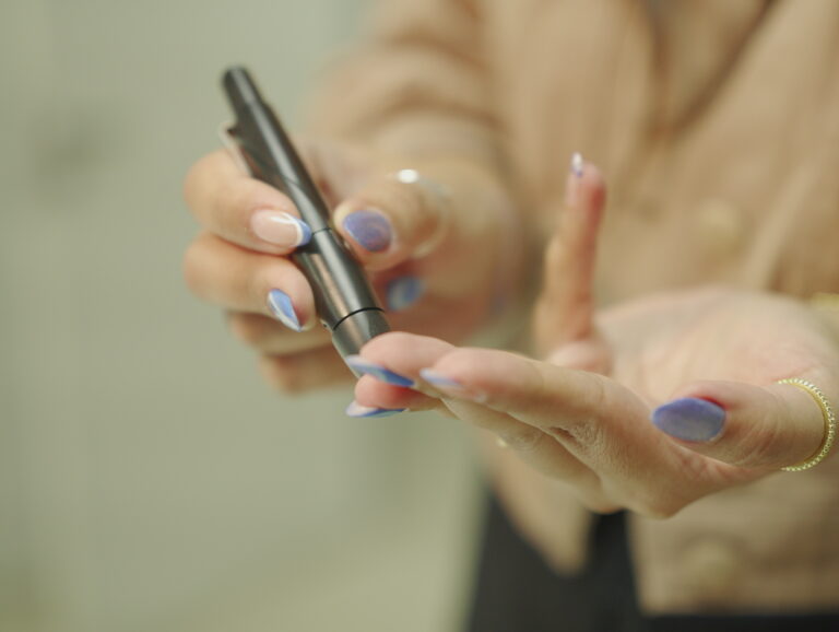 Dia Mundial do Diabetes: 12% da população do DF convive com a doença, alerta IgesDF