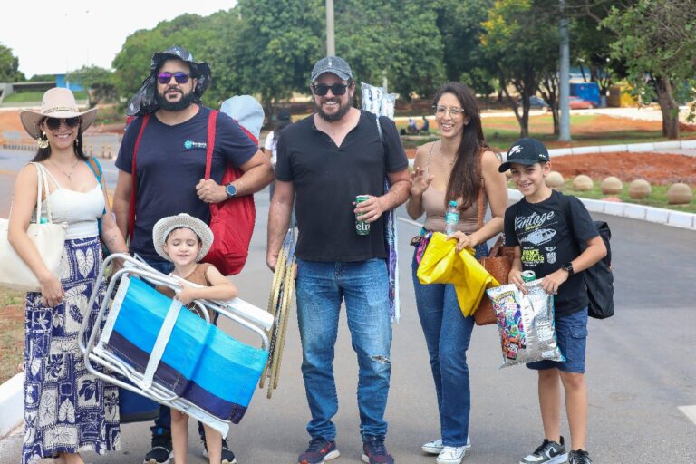 Brasilienses celebram retorno do automobilismo ao Autódromo de Brasília após mais de uma década
