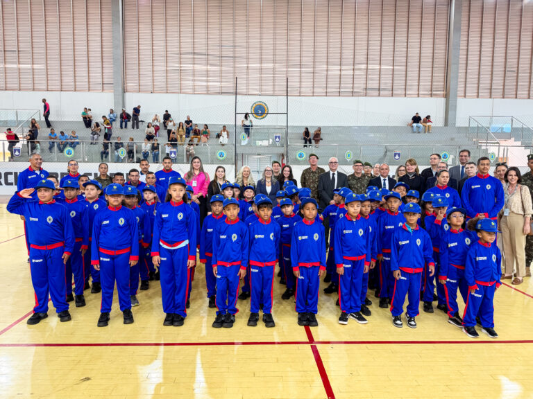 Alunos da Estrutural iniciam atividades do Programa Forças no Esporte em parceria com o Exército