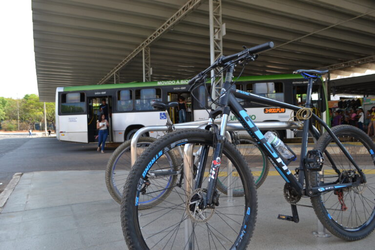 Programa Vai de Bike instala paraciclos em áreas estratégicas do DF até 2026