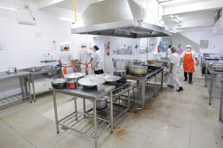 Cozinhas reformadas em hospitais do DF elevam padrão de qualidade e segurança alimentar