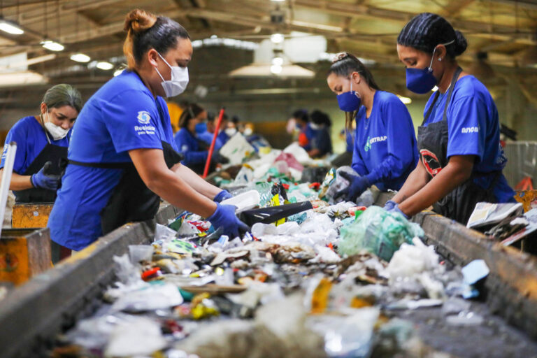 Coleta seletiva atinge 90% da população urbana do DF e recolhe 48,5 mil toneladas de recicláveis em 2025