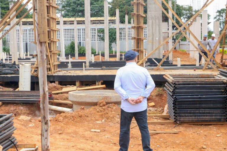 Ibaneis Rocha vistoria obras do Hospital de Brazlândia e destaca investimento de R$ 20 milhões para triplicar atendimentos