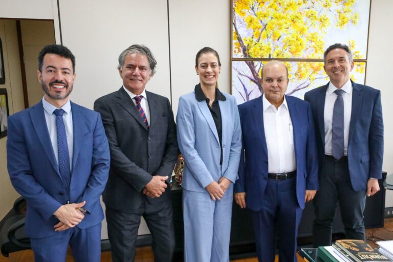Ibaneis Rocha destaca importância da PGDF e recebe nova direção de procuradores para o biênio 2025/2027