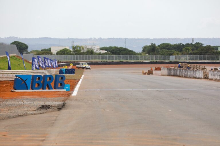 Cadastro para ingressos gratuitos da reinauguração do Autódromo de Brasília começa nesta terça (25)