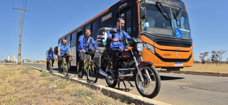 Ônibus do DF receberão adesivos de alerta para reduzir acidentes a partir de 2026