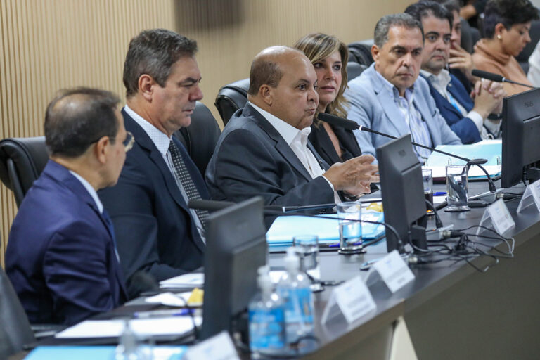 Ibaneis apresenta novo presidente do BRB ao setor produtivo durante reunião na Fecomércio-DF