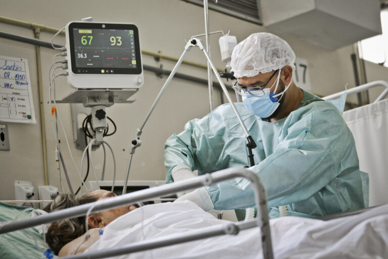 Lesões por pressão afetam pacientes acamados e exigem cuidados contínuos