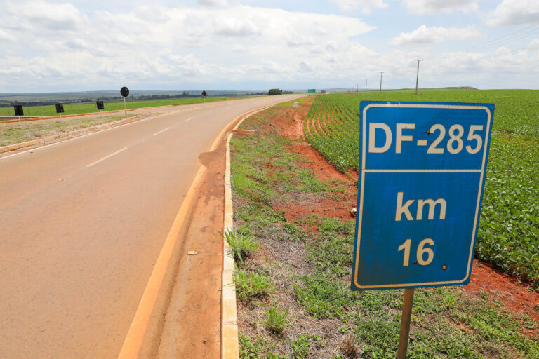 Pavimentação da DF-285 transforma rotina no campo e fortalece produção no PAD-DF
