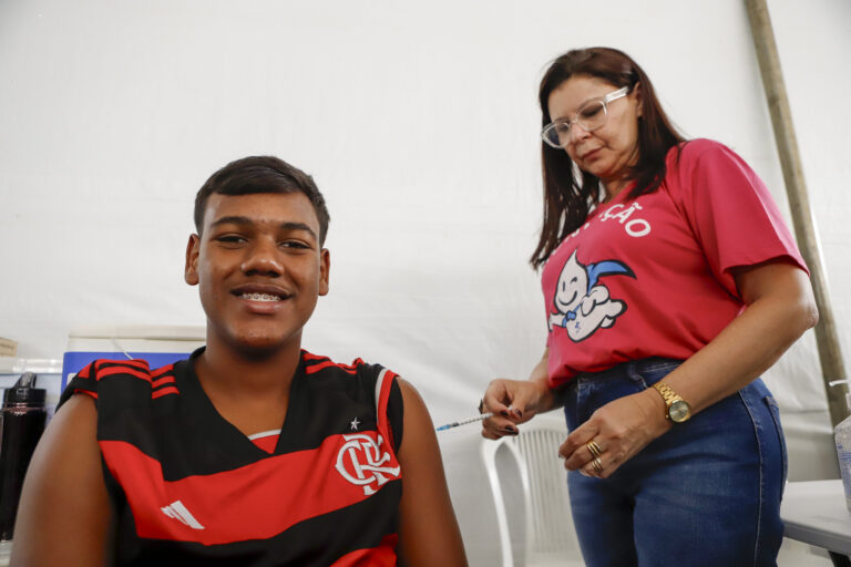 Vacina contra o HPV é ampliada no DF para adolescentes de até 19 anos até 2026