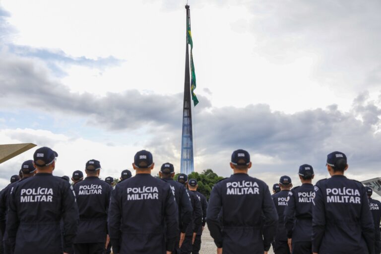 Ibaneis anuncia maior reajuste das forças de segurança do DF em anos