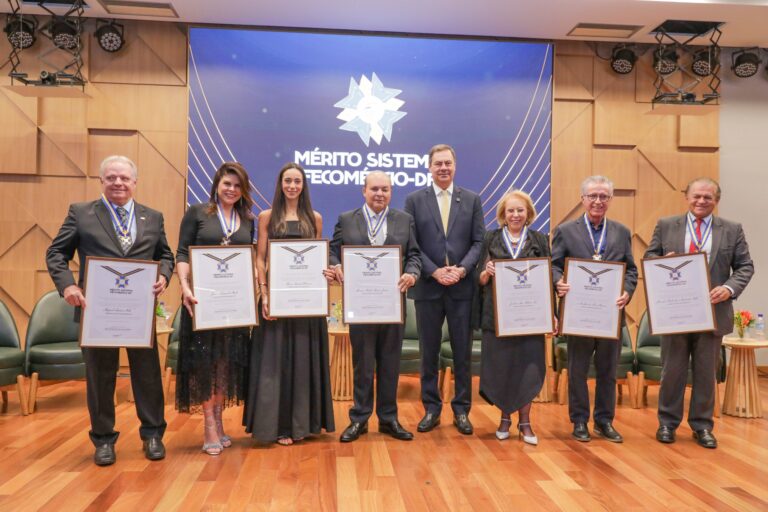 Ibaneis Rocha recebe Medalha Mérito Sistema Fecomércio-DF em reconhecimento ao apoio ao setor produtivo