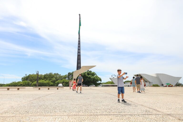 Chegadas internacionais ao DF crescem 78% e capital supera média nacional do turismo