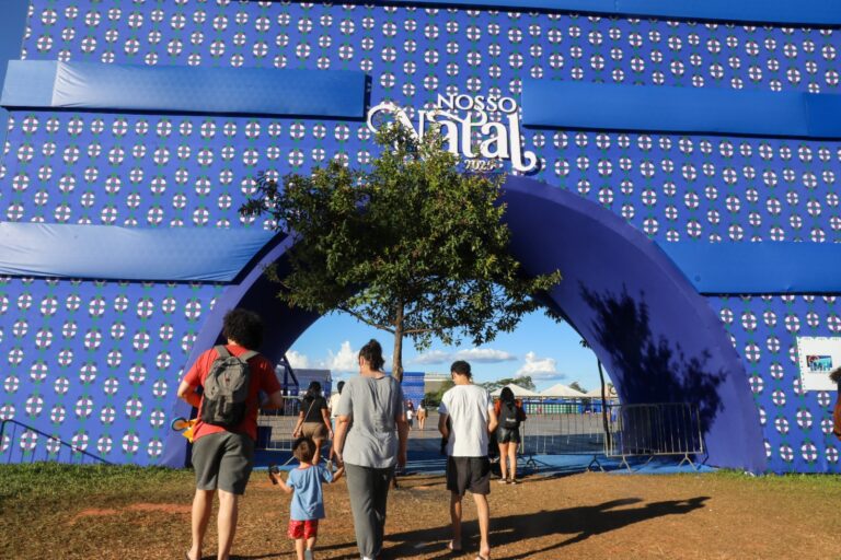 Nosso Natal 2025 encanta famílias com atrações gratuitas na Esplanada