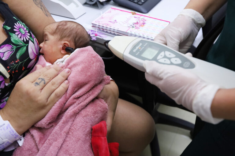 DF lidera cobertura do Teste da Orelhinha e alcança 95% na triagem auditiva neonatal
