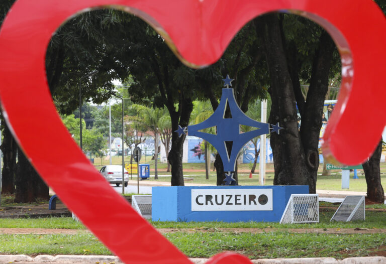 Cruzeiro recebe novos contêineres para reforçar coleta seletiva e limpeza urbana