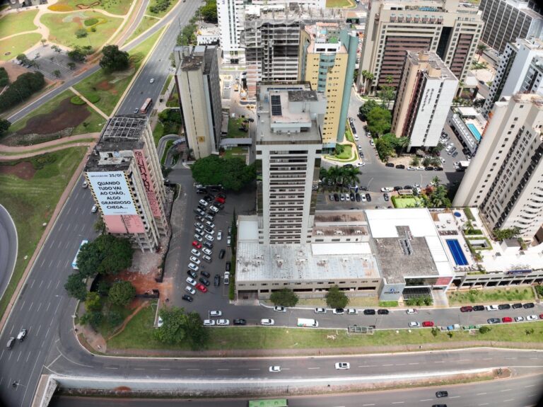 Implosão da Torre Palace mobiliza operação e acende alerta de saúde em Brasília