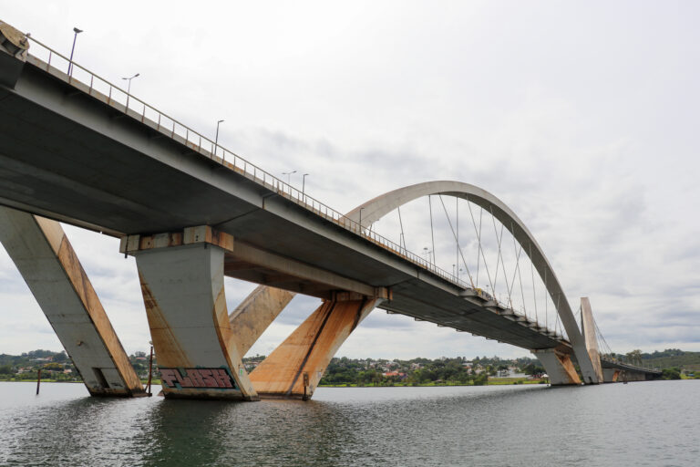 GDF inicia pintura da Ponte JK com investimento de R$ 2,4 milhões