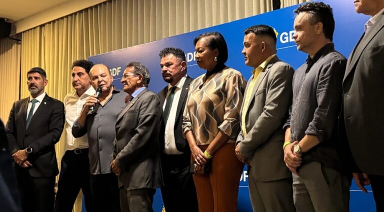 Decreto assinado por Ibaneis regulamenta lei da nova imprensa no DF