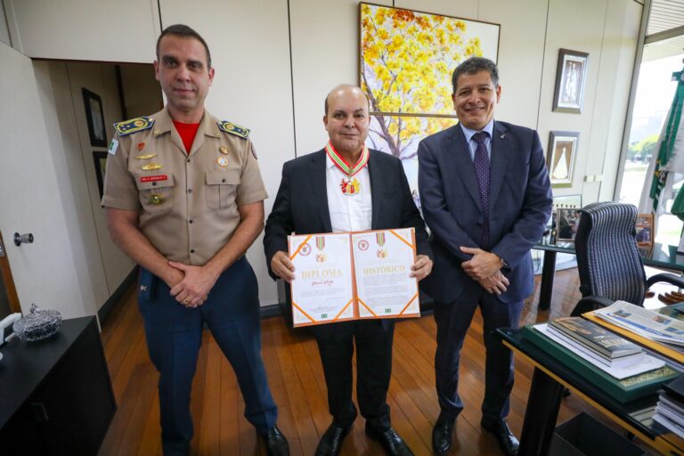 Ibaneis Rocha recebe medalha nacional dos Bombeiros por apoio ao Rio Grande do Sul após enchentes