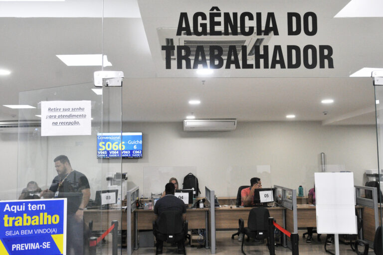 Agências do Trabalhador do DF abrem 527 vagas nesta sexta-feira (13) com salários de até R$ 4 mil