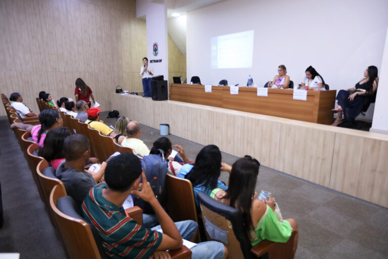 Vigilância Sanitária orienta ambulantes para garantir segurança alimentar no Carnaval da Esplanada