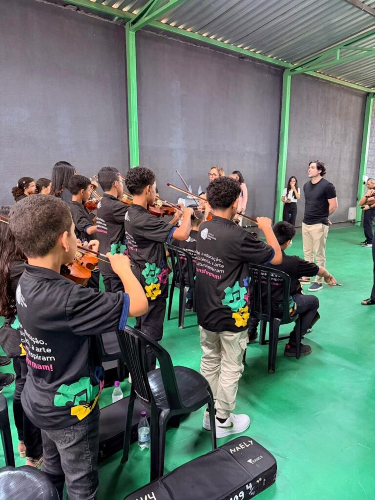 Secretário da Juventude visita Instituto Reciclando Sons e destaca impacto social da iniciativa na Estrutural