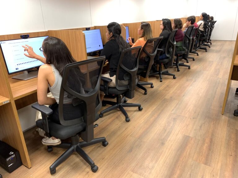 Detran-DF aplica mais de 3 mil provas no novo modelo do exame teórico da CNH