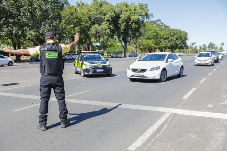 Pré-Carnaval provoca interdições no trânsito da Asa Sul, Cruzeiro e Eixo Monumental neste fim de semana