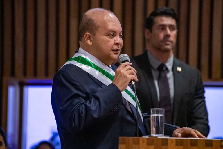 Ibaneis Rocha deixa governo do DF para disputar Senado e encerra mandato com discurso de gratidão