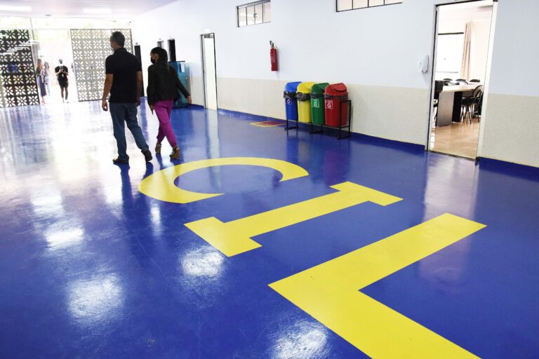 Professores de inglês da rede pública do DF podem concorrer a intercâmbio acadêmico nos Estados Unidos