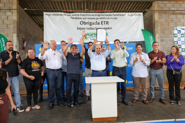 GDF entrega 111 contratos de uso de terra a produtores rurais do Lago Oeste