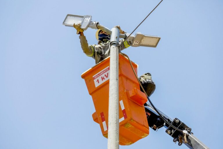Iluminação pública do DF chega a 97% em LED e modernização entra na fase final