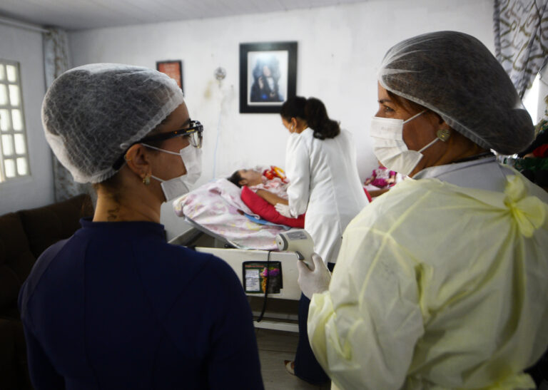 Atendimento domiciliar da Saúde do DF realiza mais de 70 mil visitas e leva assistência humanizada à casa de pacientes