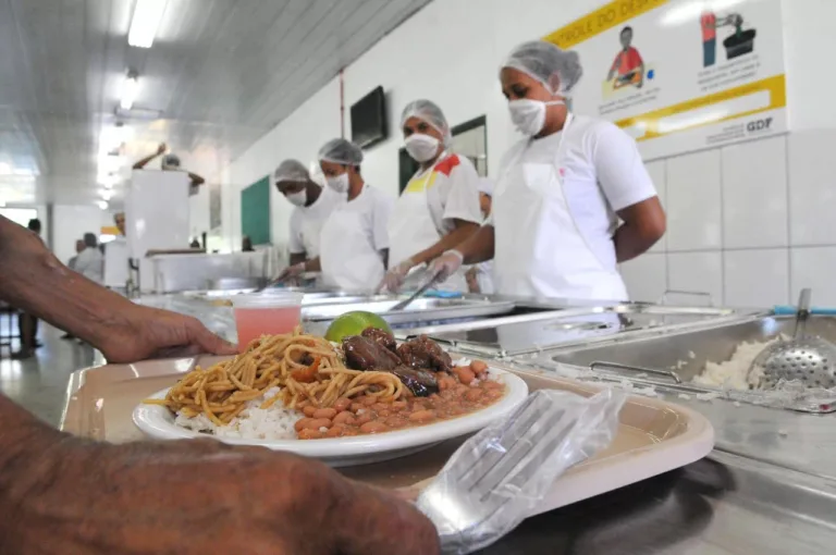Restaurantes comunitários do DF abrem normalmente nesta terça (2/1)
