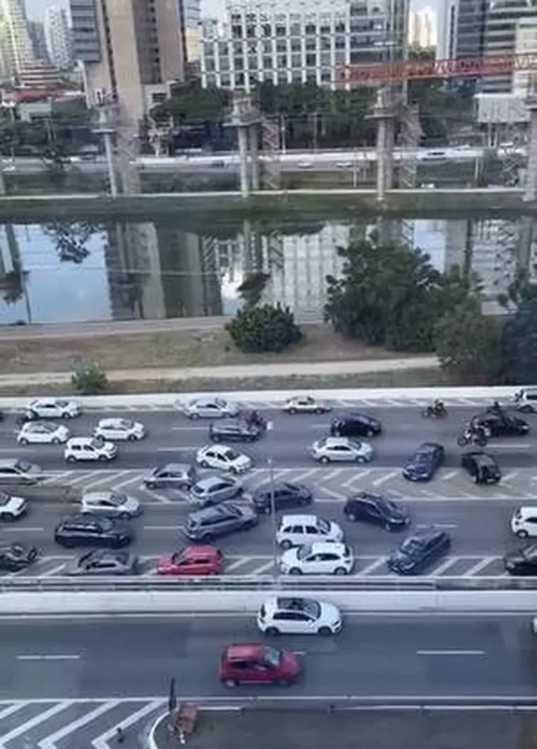 Suposto arrastão causa tráfego na contramão da Marginal Pinheiros