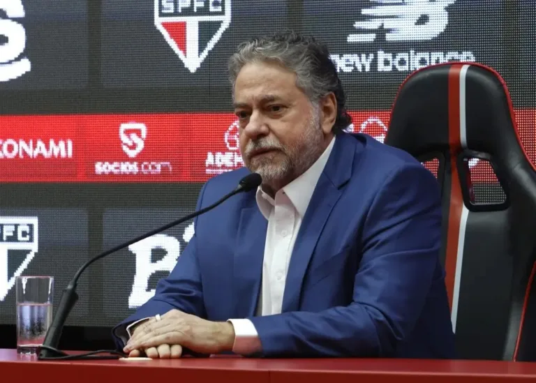 Conselho do São Paulo afastamento de Julio Casares da presidência