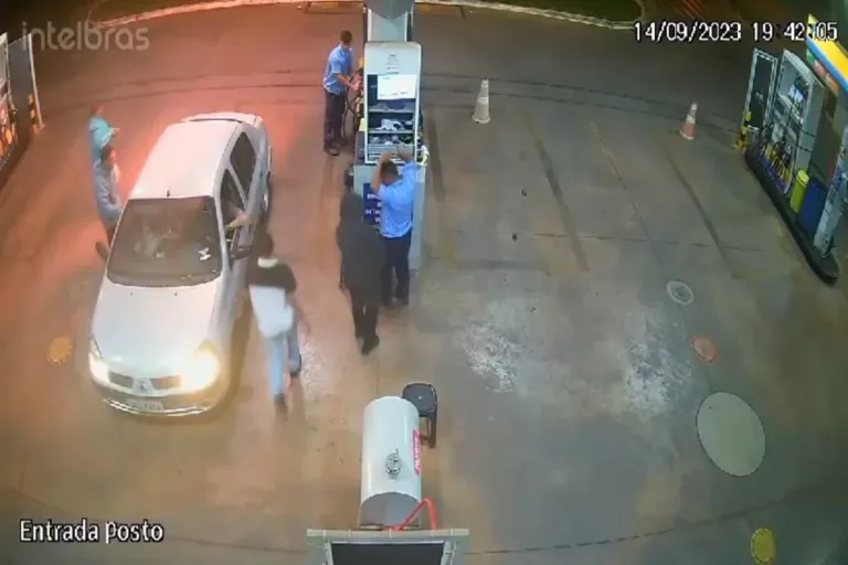 Vídeo: armados, bandidos assaltam frentistas e motorista em posto do DF