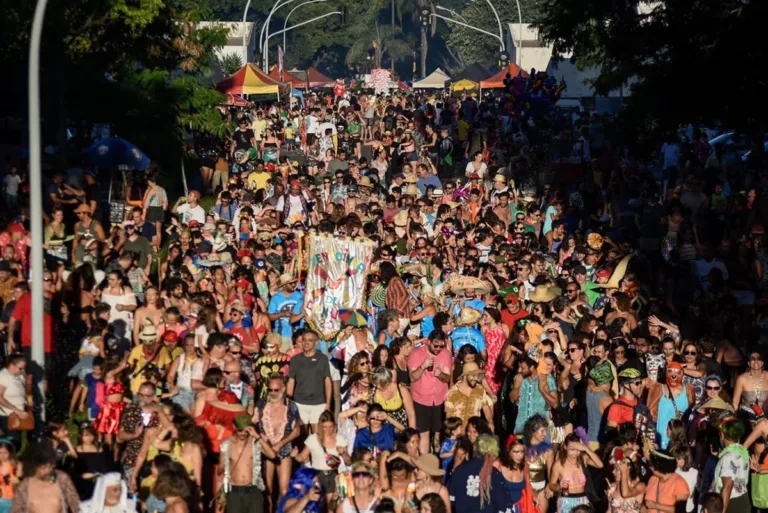 Carnaval do DF teve multidão nas ruas e menos ocorrências policiais