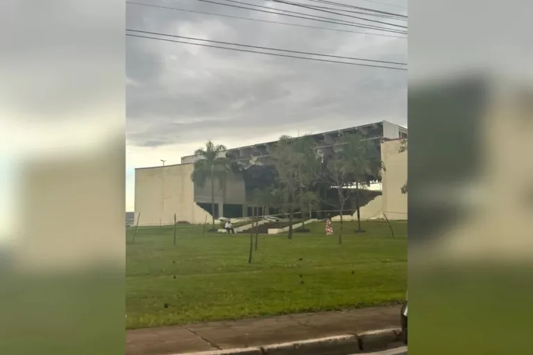 Tempestade derruba muro de shopping e provoca estragos em região do DF