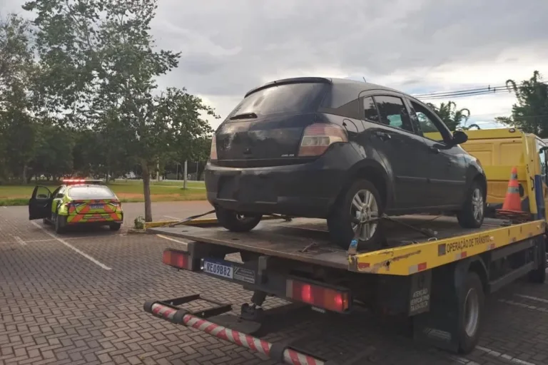 Carro com R$ 70 mil em débitos e 457 multas é retirado das ruas do DF