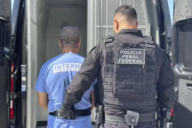 Vídeo mostra Fernandinho Beira-Mar chegando ao presídio federal do RN