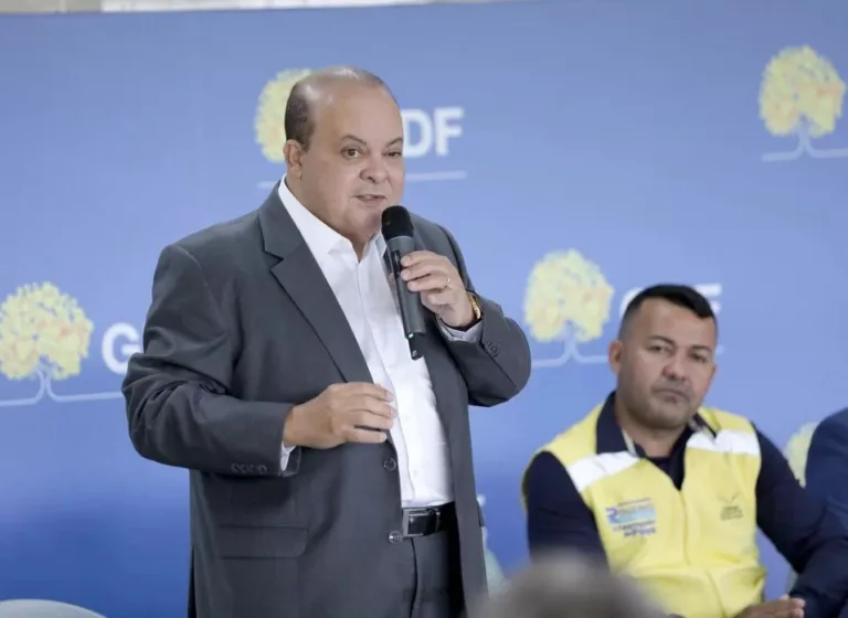 Ibaneis assina decreto com normas para construção de creches