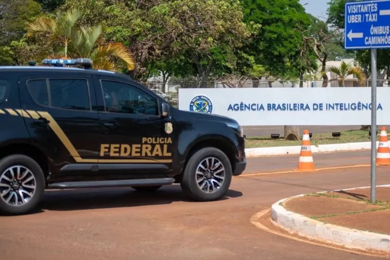 Pai de oficial da Abin preso pela PF tentou contrato com o Exército