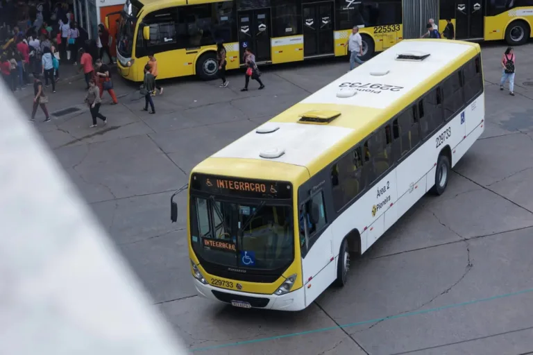 Rodoviários aceitam proposta e suspendem indicativo de greve no DF