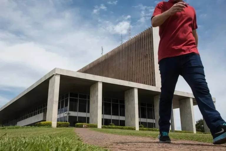 GDF muda lei que reserva 50% dos cargos em comissão para servidores